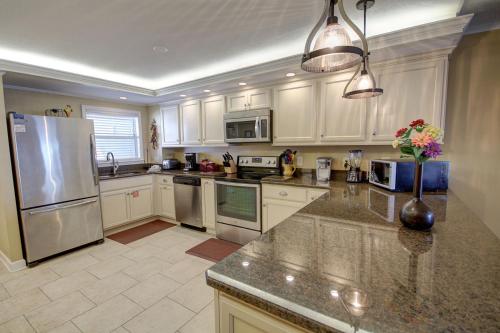 El Matador 466 - Gulf front with beautiful views of the Gulf and pool in Fort Walton Beach, USA