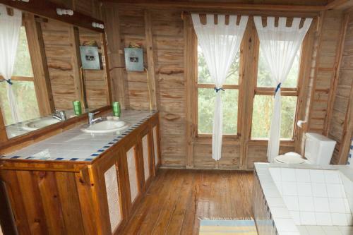 Roatan Bed & Breakfast Apartments, Вест-Энд (фото 7)
