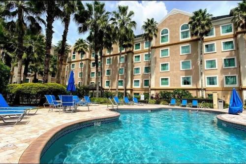 lovely entire Suite with kitchen 5 Min to Disney