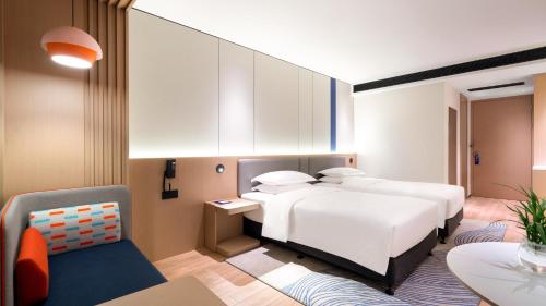 Standard Twin Room with River View image 1