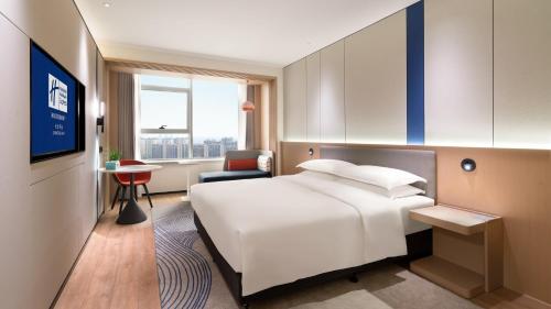 Standard King Room image 1
