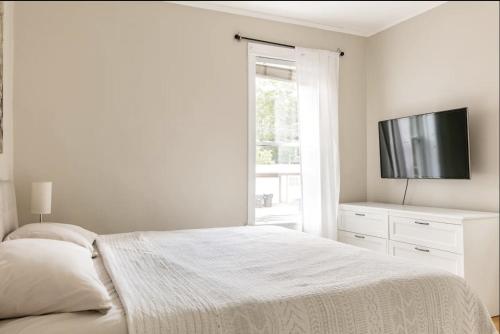 Lovely Family Friendly Home- Free Parking in Evanston, USA