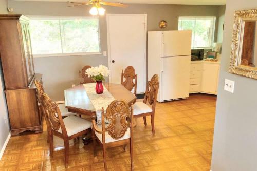 Cheerful 3-BR home near Downtown Dayton, Wright Patterson AFB and Airport