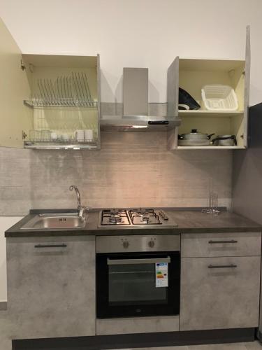 кухня, miris apartment fast comfortable naples airport capodichino 25 minutes walk self check-in in Airport