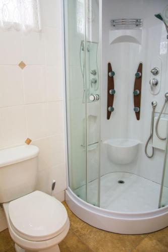 One-Bedroom Apartment image 6