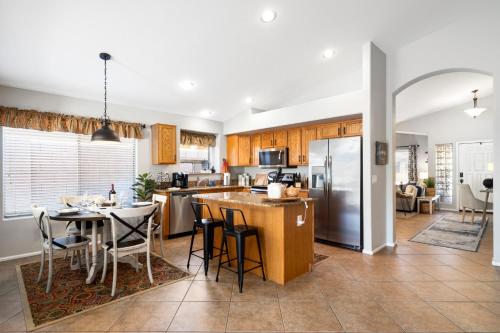 Magnificent Maricopa Home 34 Mi to Phoenix! - image 7