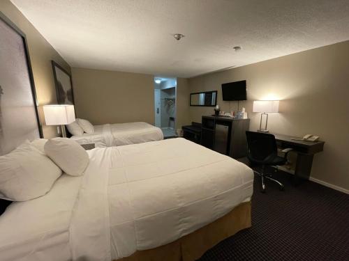 Super 8 by Wyndham Gananoque - Country Squire Resort