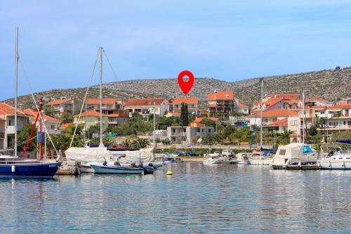 Apartments and rooms with parking space Marina, Trogir - 5953