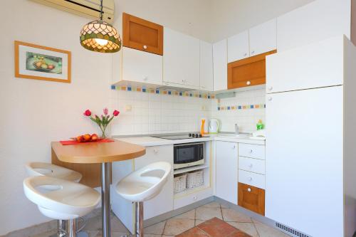 Apartments by the sea Okrug Donji Ciovo - 12502 - main image