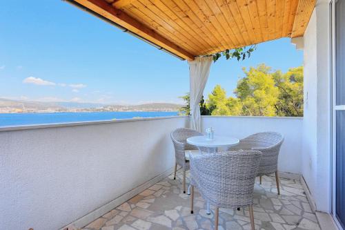 Apartments by the sea Okrug Donji Ciovo - 12502 - image 7