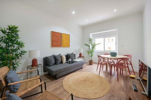 Spacious & Light-Filled 4BR Apartment By TimeColer, Amadora