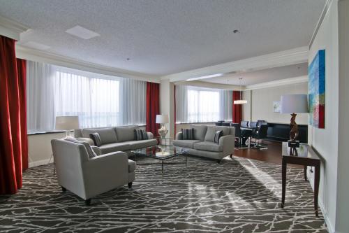 Chateau Lacombe Hotel - image 3