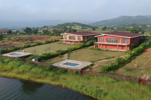 Exterior view of StayVista's Shivom Villa 6 - A Serene Escape with Views of the Valley and Lake
