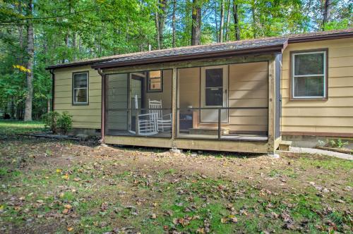 Quaint Hinton Hideaway - Hunt and Fish Nearby! in 웨스트 해리슨버그