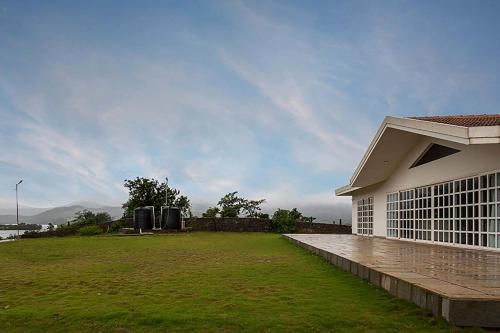 Exterior view, StayVista's Shivom Villa 12 - A Serene Escape with Views of the Valley and Lake in Lavasa