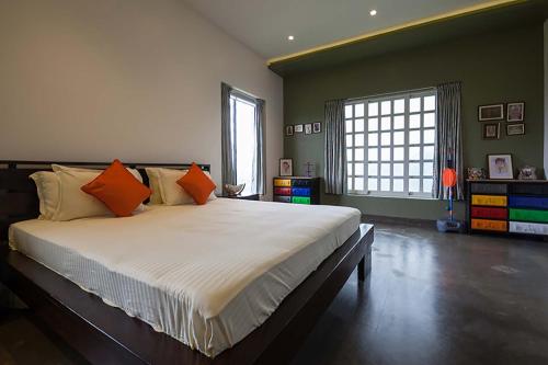 StayVista's Shivom Villa 12 - A Serene Escape with Views of the Valley and Lake in Lavasa