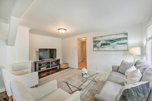 . Cozy Greenport Apt about 1 Mi to 67 Steps Beach!
