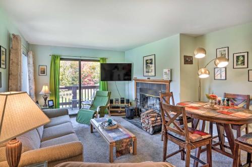 Comfortable Dover Apartment Walk to Mt Snow! in Dover, USA