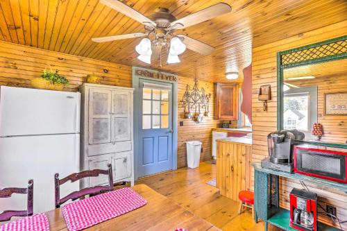 Lovely Flat Rock Cabin from 1905 with Fireplace in Rising Fawn, USA