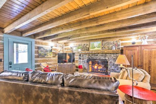 Lovely Flat Rock Cabin from 1905 with Fireplace in Rising Fawn, USA