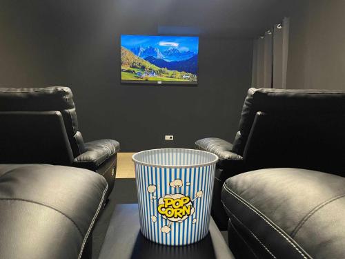 Holyhome villa cinema perfect for families