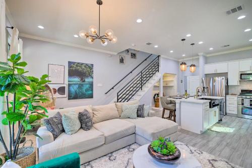 Modern Houston Townhome - 3 Mi to Downtown! in Houston, USA
