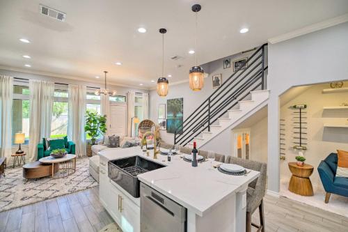 Modern Houston Townhome - 3 Mi to Downtown! in Houston, USA