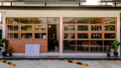 Restaurant, SLEEP SLEEP SUANPHAK Homestay near Bangkok Sala Thammasop Railway Station