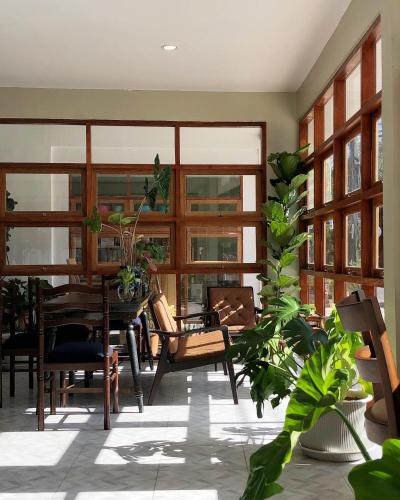 Restaurant, SLEEP SLEEP SUANPHAK Homestay near Bangkok Sala Thammasop Railway Station