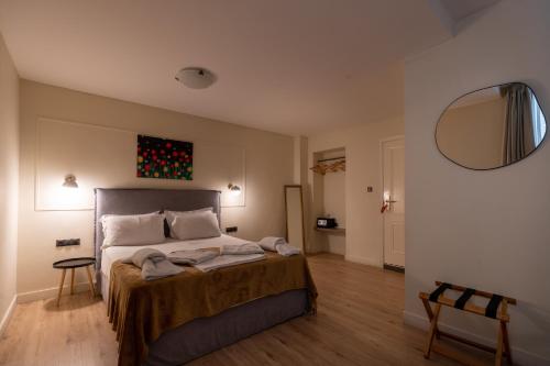 Plaka Arch Suites - image 5