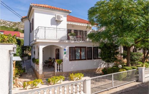 Stunning Apartment In Starigrad With 2 Bedrooms And Wifi