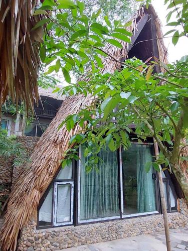 Nả Yên Retreat Lương Sơn Hòa Bình - Bungalow view suối