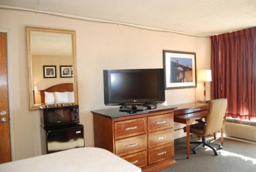 Inn at the Convention Center - image 13