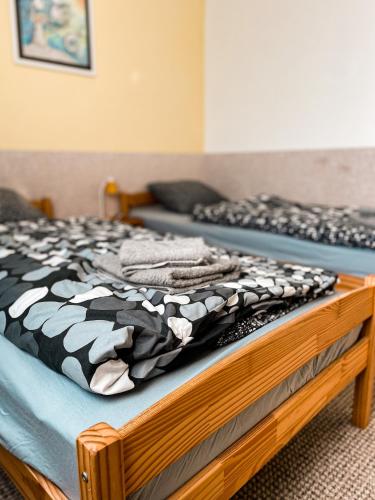 2 twin beds