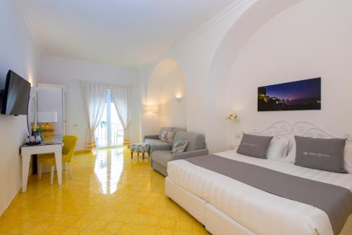 Relais Maresca Luxury Small Hotel in كابري