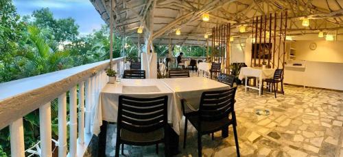 Restaurant, The Three P Beach Resort & Dive Center in Romblon