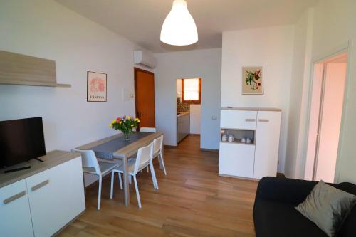  Appartamenti Tahiti, Pension in Follonica