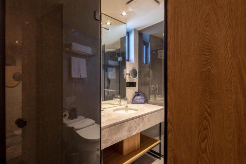 room detail thumbnail 2