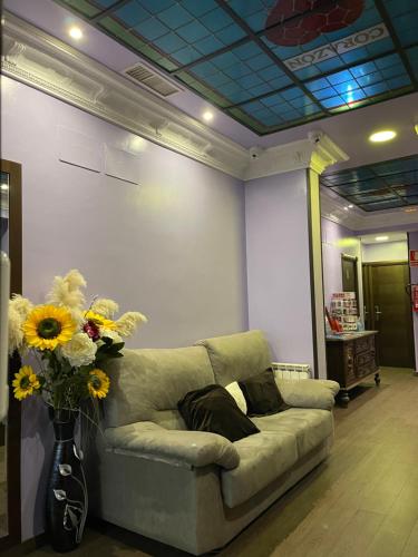 โอสตัล โกราซอน เด มาดริด (Hostal Corazon de Madrid) near พิพิธภัณฑ์โบราณคดีแห่งชาติสเปน