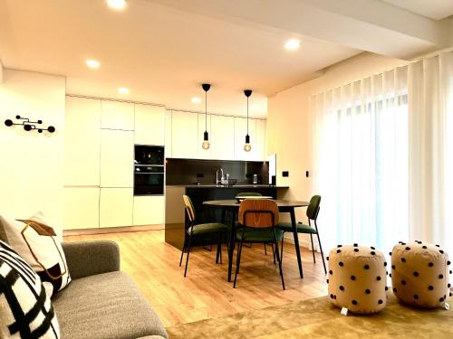 gedeelde lounge/tv-ruimte, Classy & Modern apartment Cascais in Bairro da Assuncao