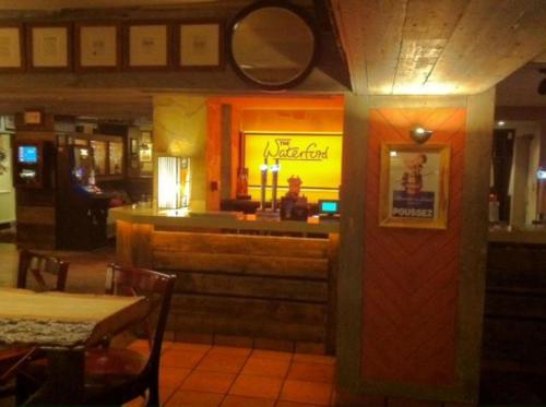 Waterford Lodge Hotel - image 6