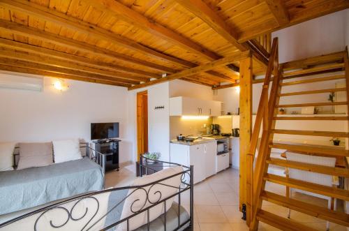  Villa Louisa in Vromolimnos