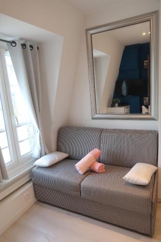 Paris 17 - Batignolles - Studio 10 m2 - 1 room - Single occupancy - near Champs Elysées & Montmartre & Dpt stores