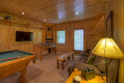 Bear Ridge Hideaway- Secluded Mtn View