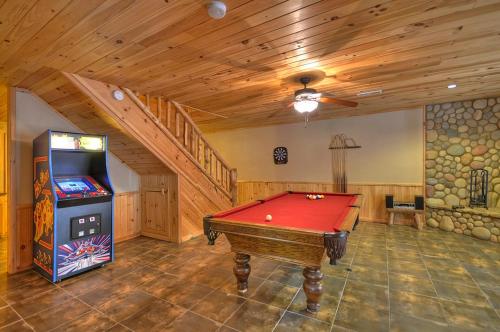 New Spacious Kitchen Deck Views And Hot Tub