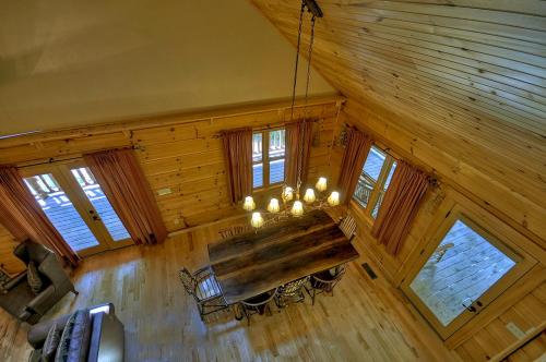 New Spacious Kitchen Deck Views And Hot Tub