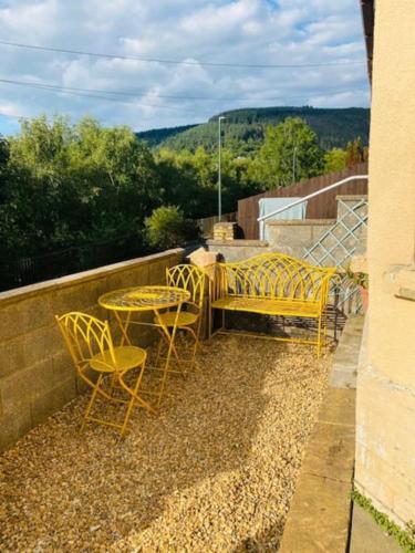 Létesítmények, 30 négyzetméteres, 4 hálószobás Ház 1 fürdőszobával Pontnewynydd területén (Goldcroft) in Pontnewynydd