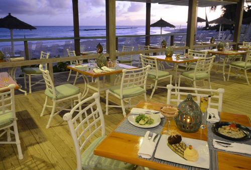 餐廳, 巴貝多三角梅酒店 (Bougainvillea Barbados) in 基督城