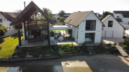 Contemporary Cool on the canals
