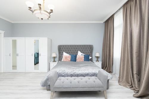 Luxury Central 150m2 Apartment on Wencelas Square with Private Garage, Prague